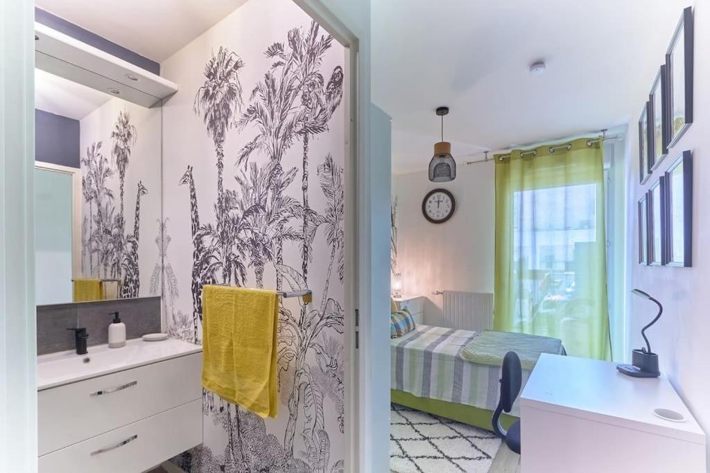 Appartement 4 Pieces - La Rose Des Yvelines - Classe 3 Etoiles トラップ エクステリア 写真