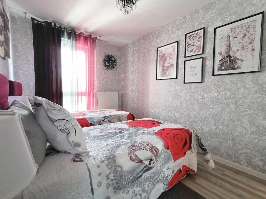 Appartement 4 Pieces - La Rose Des Yvelines - Classe 3 Etoiles トラップ エクステリア 写真