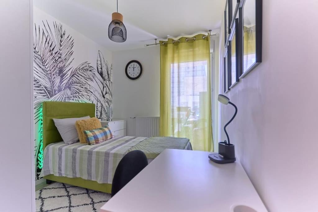 Appartement 4 Pieces - La Rose Des Yvelines - Classe 3 Etoiles トラップ エクステリア 写真