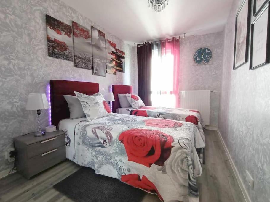 Appartement 4 Pieces - La Rose Des Yvelines - Classe 3 Etoiles トラップ エクステリア 写真