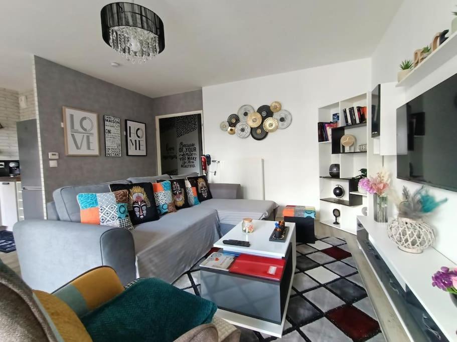 Appartement 4 Pieces - La Rose Des Yvelines - Classe 3 Etoiles トラップ エクステリア 写真