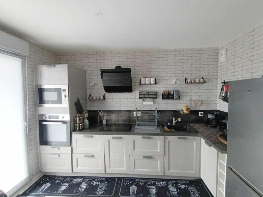 Appartement 4 Pieces - La Rose Des Yvelines - Classe 3 Etoiles トラップ エクステリア 写真