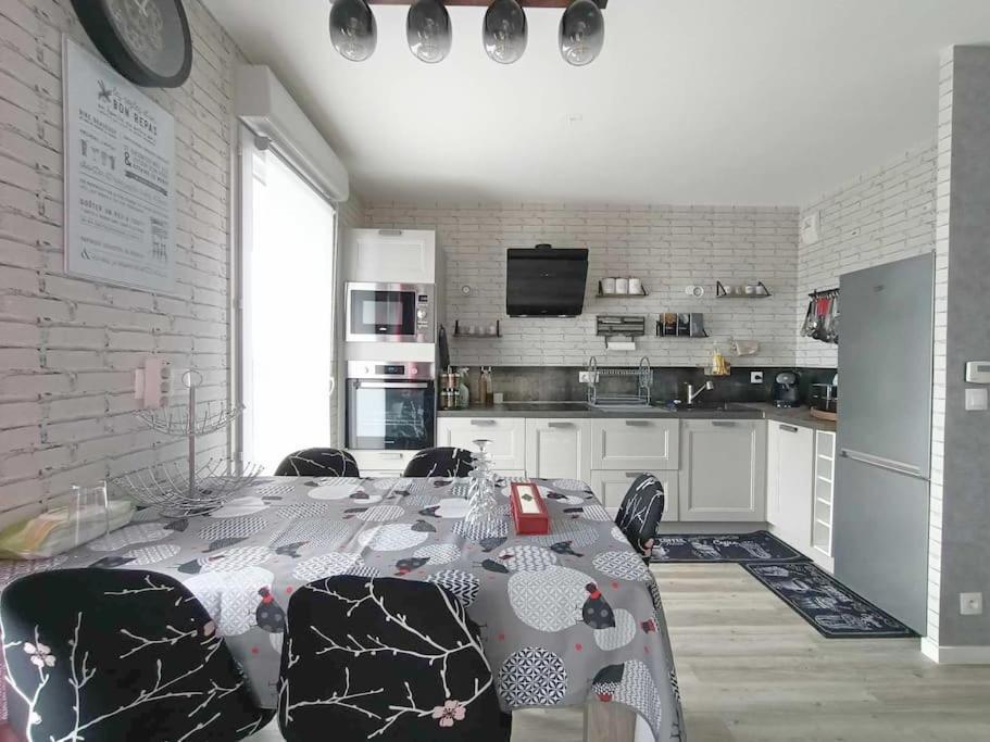 Appartement 4 Pieces - La Rose Des Yvelines - Classe 3 Etoiles トラップ エクステリア 写真