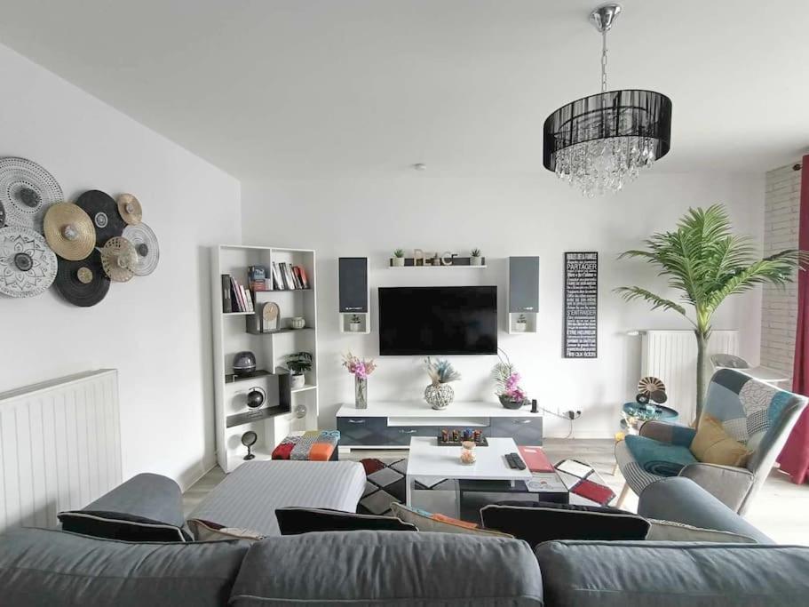 Appartement 4 Pieces - La Rose Des Yvelines - Classe 3 Etoiles トラップ エクステリア 写真