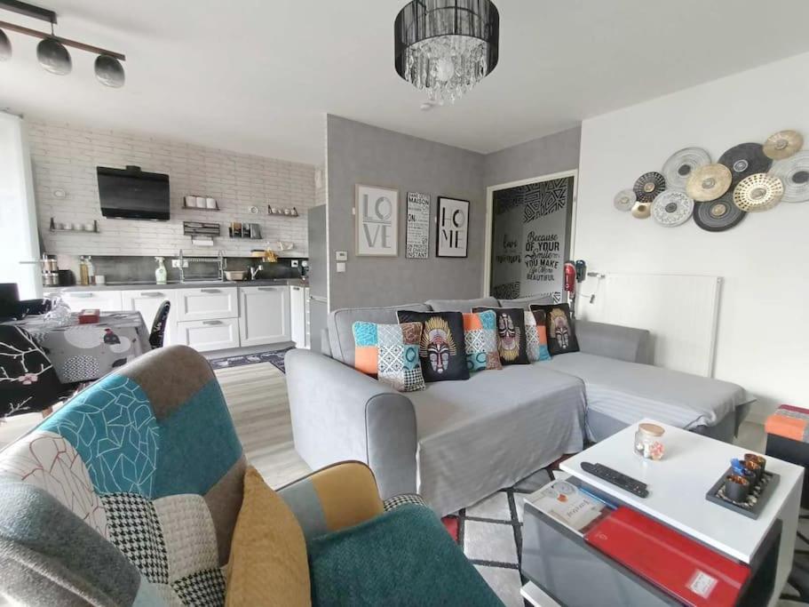 Appartement 4 Pieces - La Rose Des Yvelines - Classe 3 Etoiles トラップ エクステリア 写真