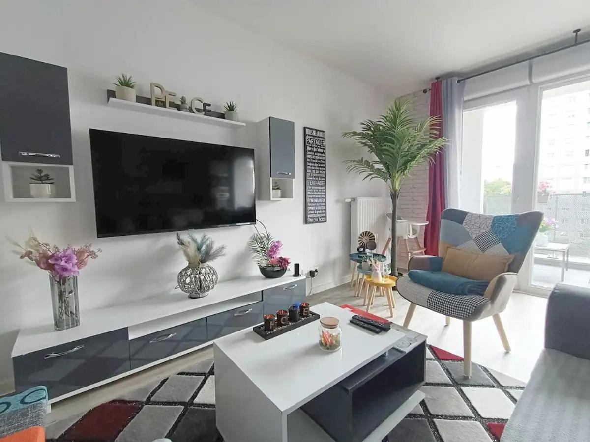 Appartement 4 Pieces - La Rose Des Yvelines - Classe 3 Etoiles トラップ エクステリア 写真